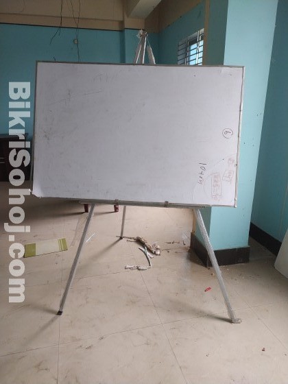 ১টি White Board(হোয়াইট বোর্ড) স্ট্যান্ড সহ বিক্রি করা হবে